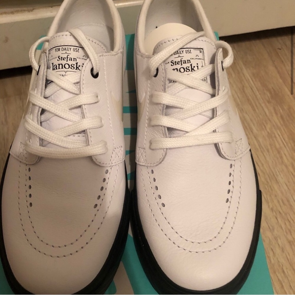 White & Black Nike Janoski Sz 6 Women’s (4.5 Mens)